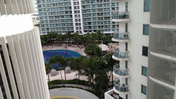 Outdoor pool - Azure Residences by Van Florendo (Parañaque)