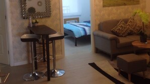 Deluxe Room, 2 Bedrooms - Azure Residences by Van Florendo (Parañaque)