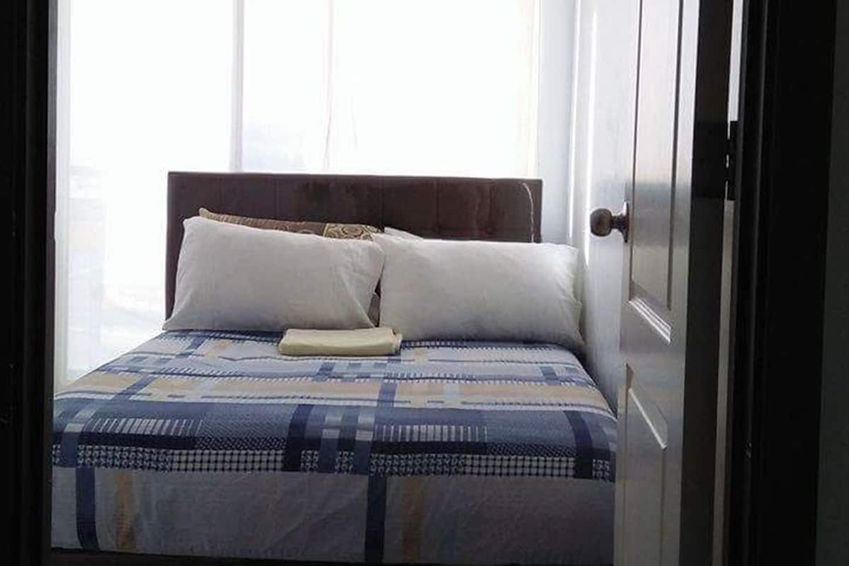 Room, 2 Bedrooms | 1 bedroom, minibar, desk, free WiFi