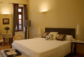 アパートメント 4 ベッドルーム テラス | 4 室のベッドルーム、羽毛の掛け布団、セーフティボックス (室内)、デスク