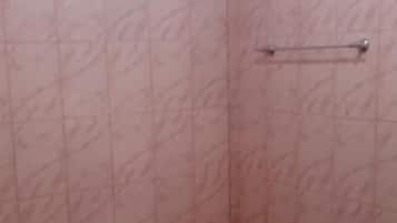 Basic Double Room | Bathroom