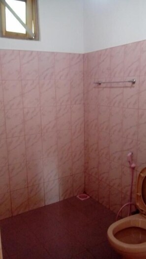 Bathroom - The Lover Stay (Ella)