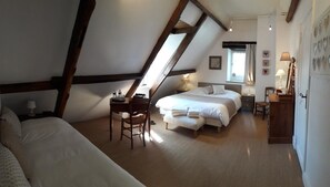 Quarto triplo | Berços grátis, Wi-Fi de cortesia