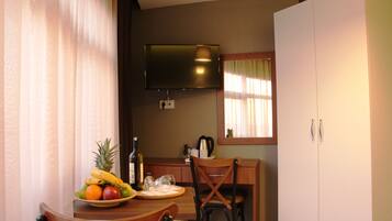 Standard Double Room | In-room dining