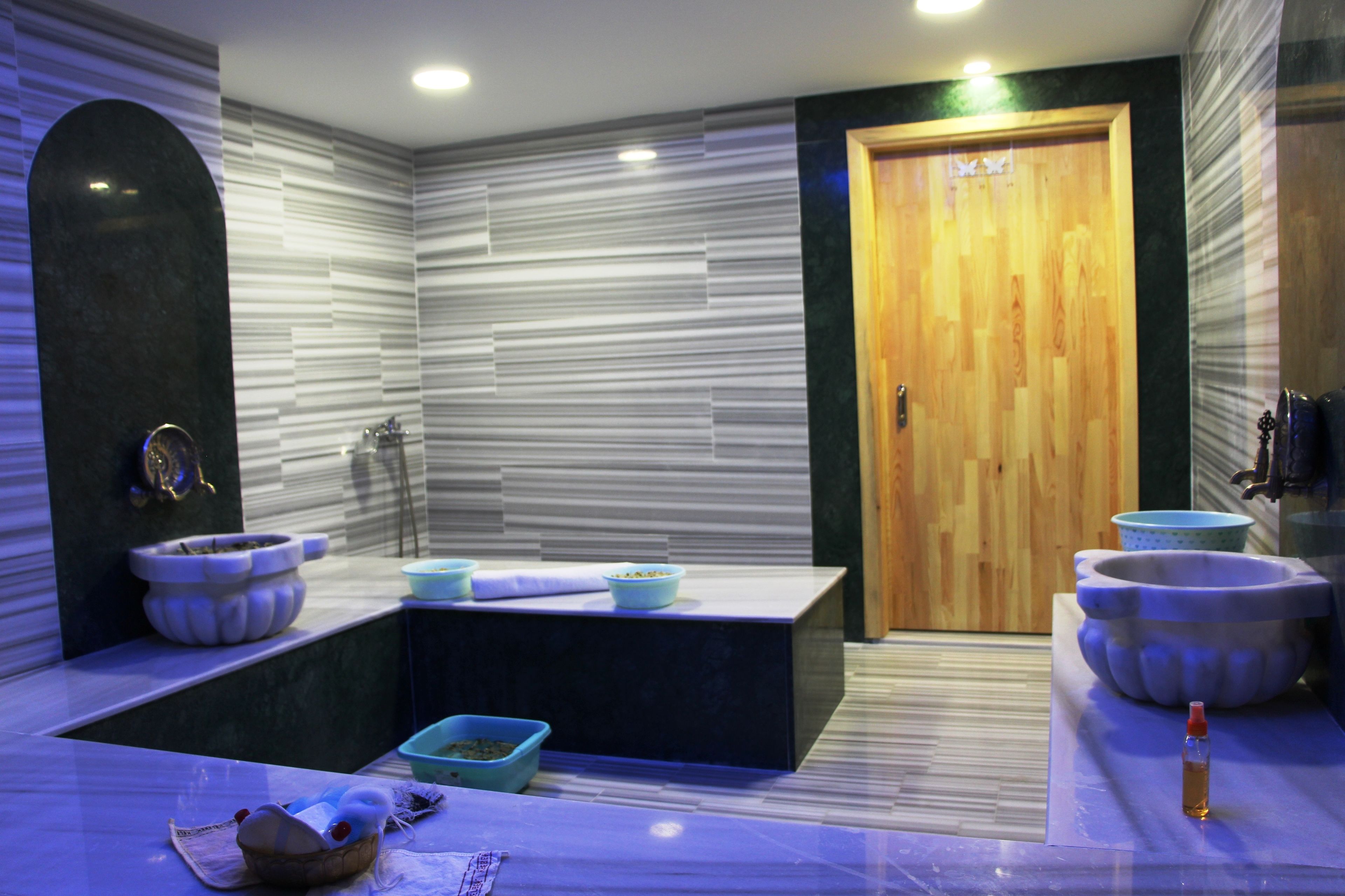 Sauna, steam room, Turkish bath, massage/treatment rooms