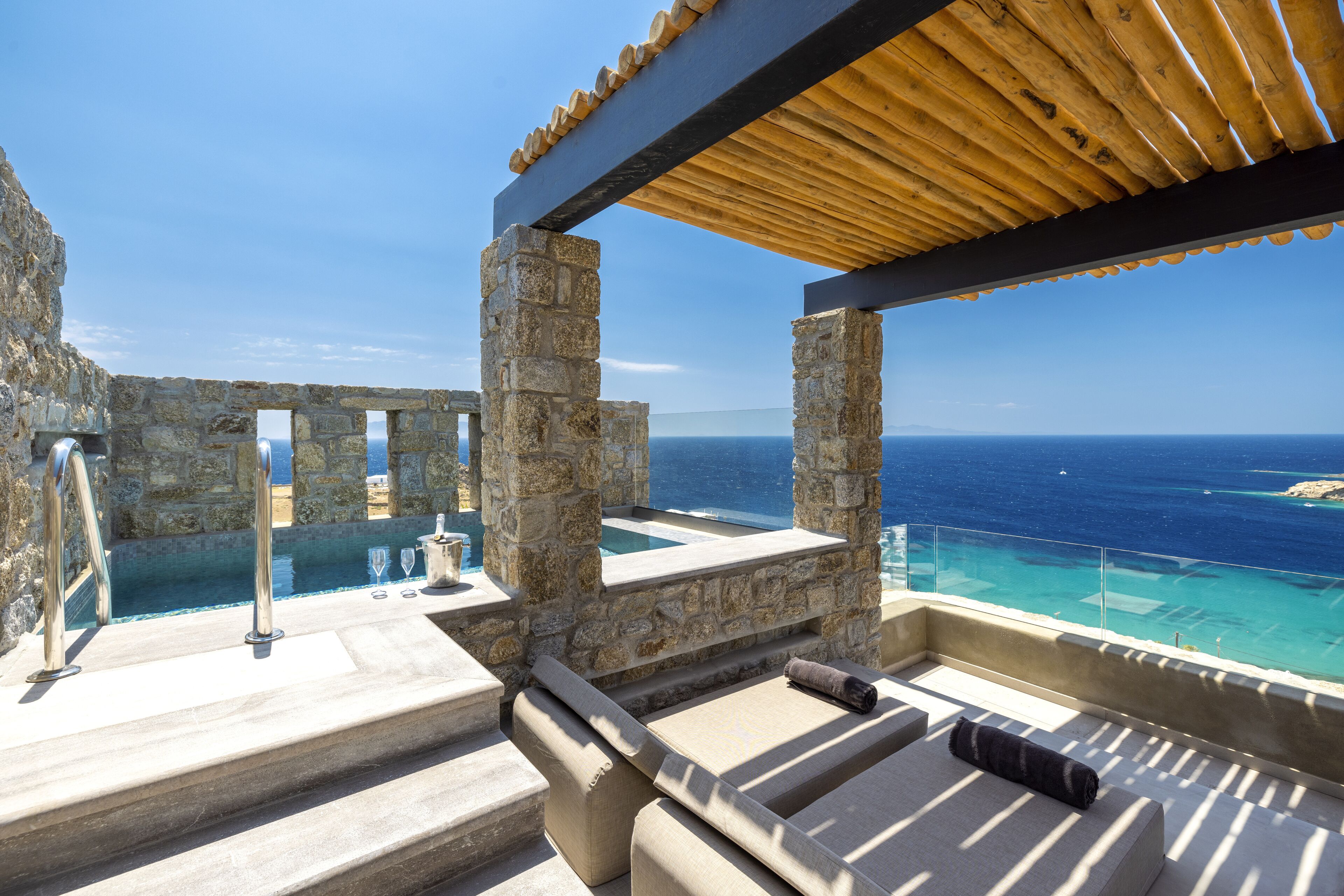 Honeymoon Retreat Suite with Private Pool and Panoramic Sea View | Terraza o patio