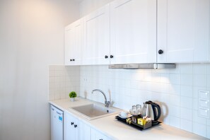 電冰箱、咖啡機/沖茶器、電熱水壺