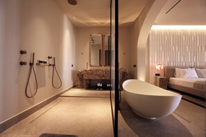 Terra Design Suite with Private Pool and Panoramic Sea View | 浴室 | 免費盥洗用品、吹風機、拖鞋、毛巾