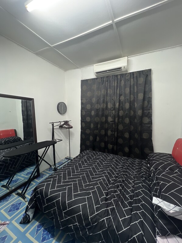 House, 2 Bedrooms | 2 bedrooms, desk, iron/ironing board, free WiFi