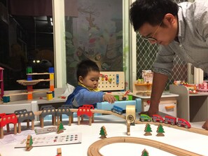Tempat bermain anak – indoor