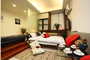 Habitación cuádruple estándar | Escritorio, cortinas opacas, sistema de insonorización y wifi gratis