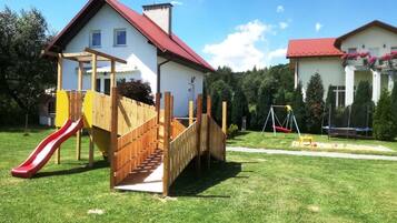 Children’s play area – outdoor