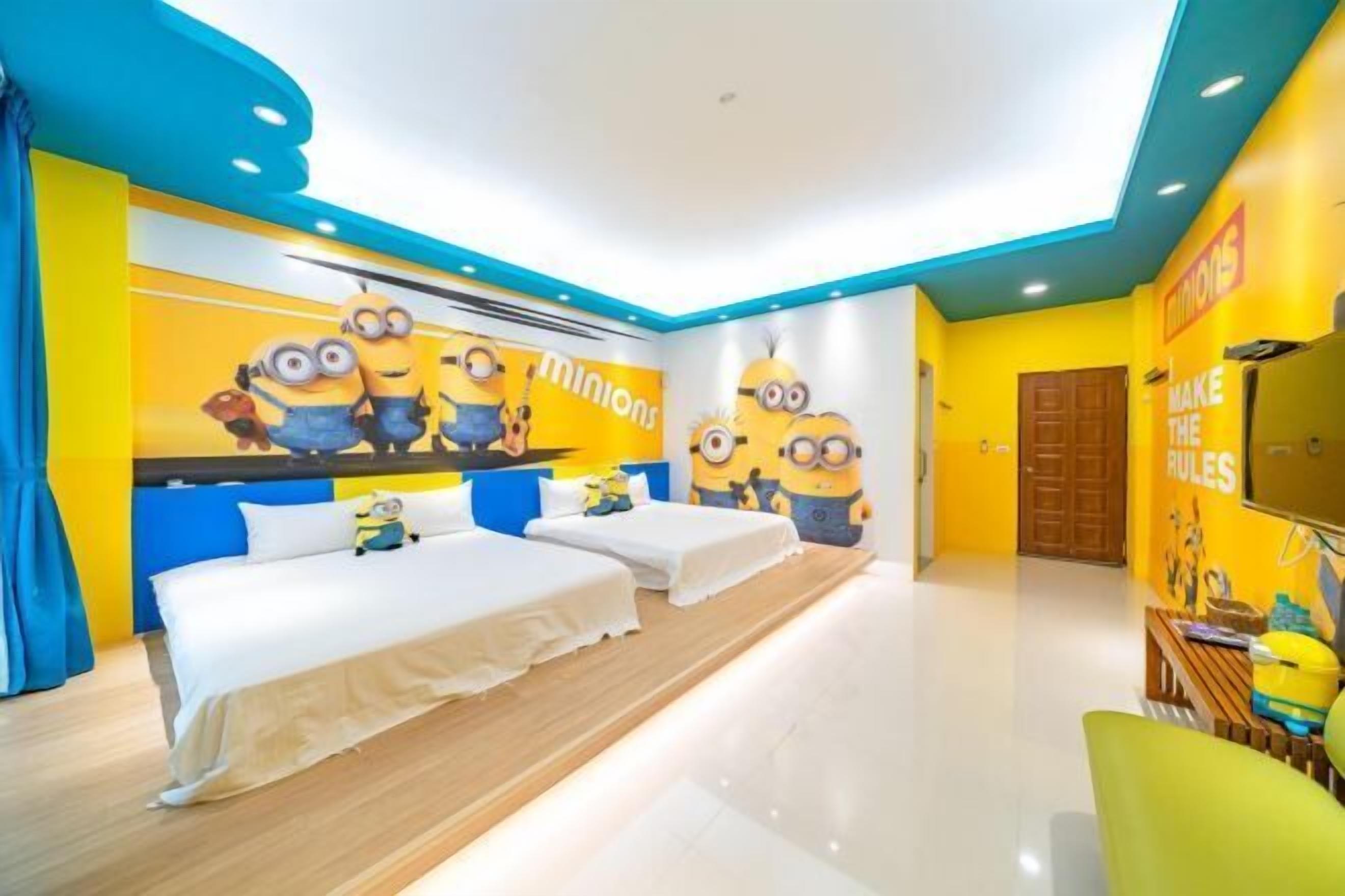 Premium bedding, minibar, desk, blackout curtains