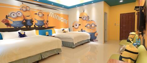 أغطية فراش متميزة وميني بار ومكتب وستائر تعتيم