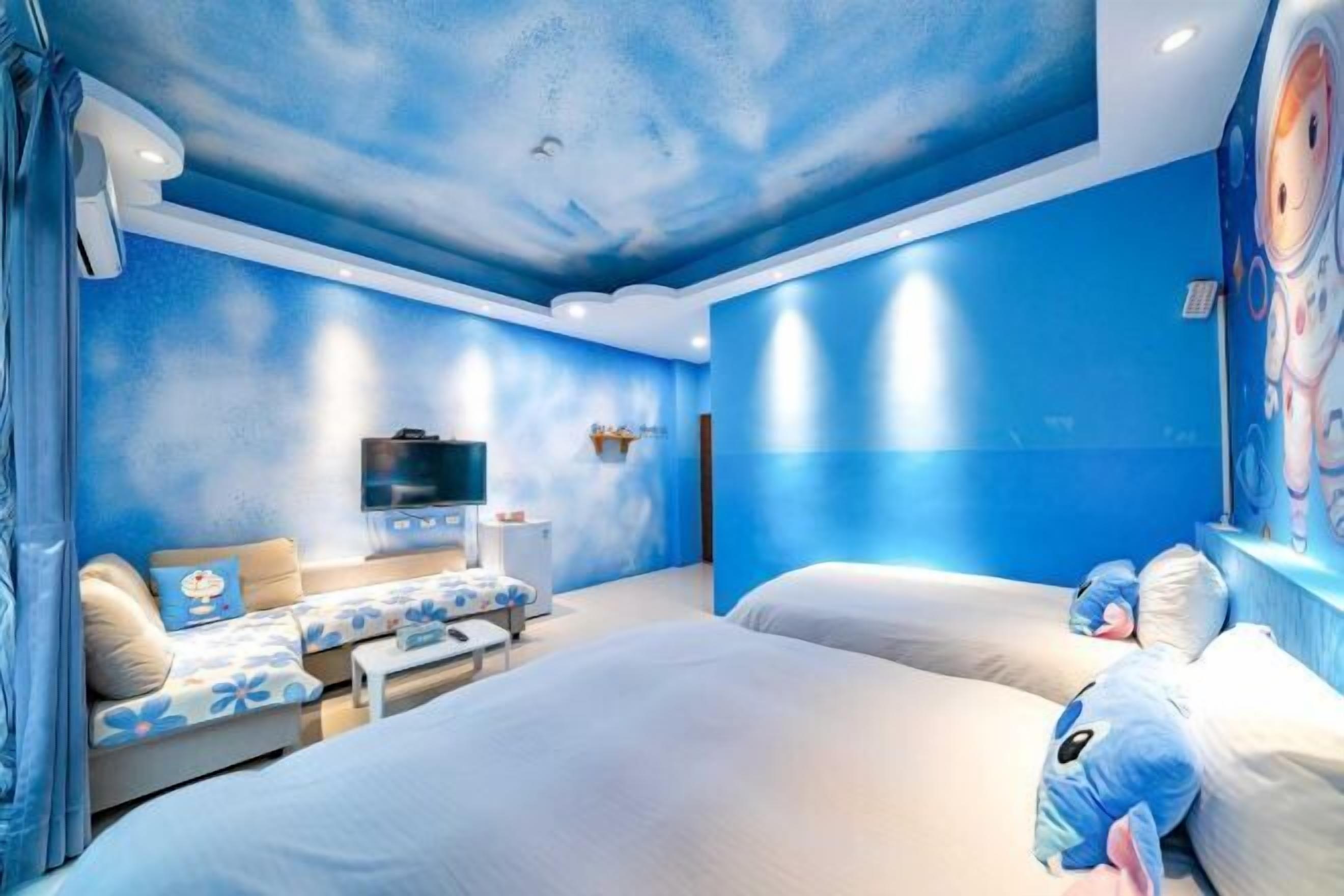 Premium bedding, minibar, desk, blackout curtains