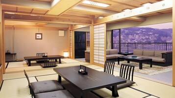 房內夾萬、書桌、免費 Wi-Fi、方便輪椅出入