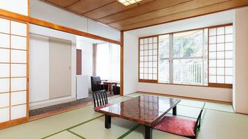 Standardzimmer, Nichtraucher (Japanese 12 Tatami Room) | Zimmersafe, Schreibtisch, kostenloses WLAN