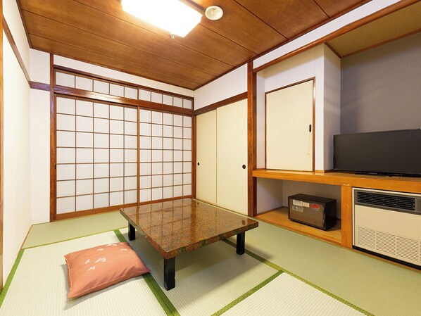 Japanese-style Room with 6 Tatami Mats (No View), Non Smoking | In-room safe, desk, free WiFi - Kinugawa Royal Hotel (Nikko)