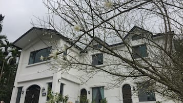 Khuôn viên nơi lưu trú