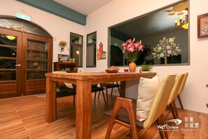 Flat-screen TV, heated floors