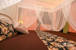 Double Room | Blackout curtains, soundproofing, free cots/infant beds, rollaway beds - Wuju Wusu B&B (Xiulin)