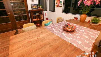 Flat-screen TV, heated floors