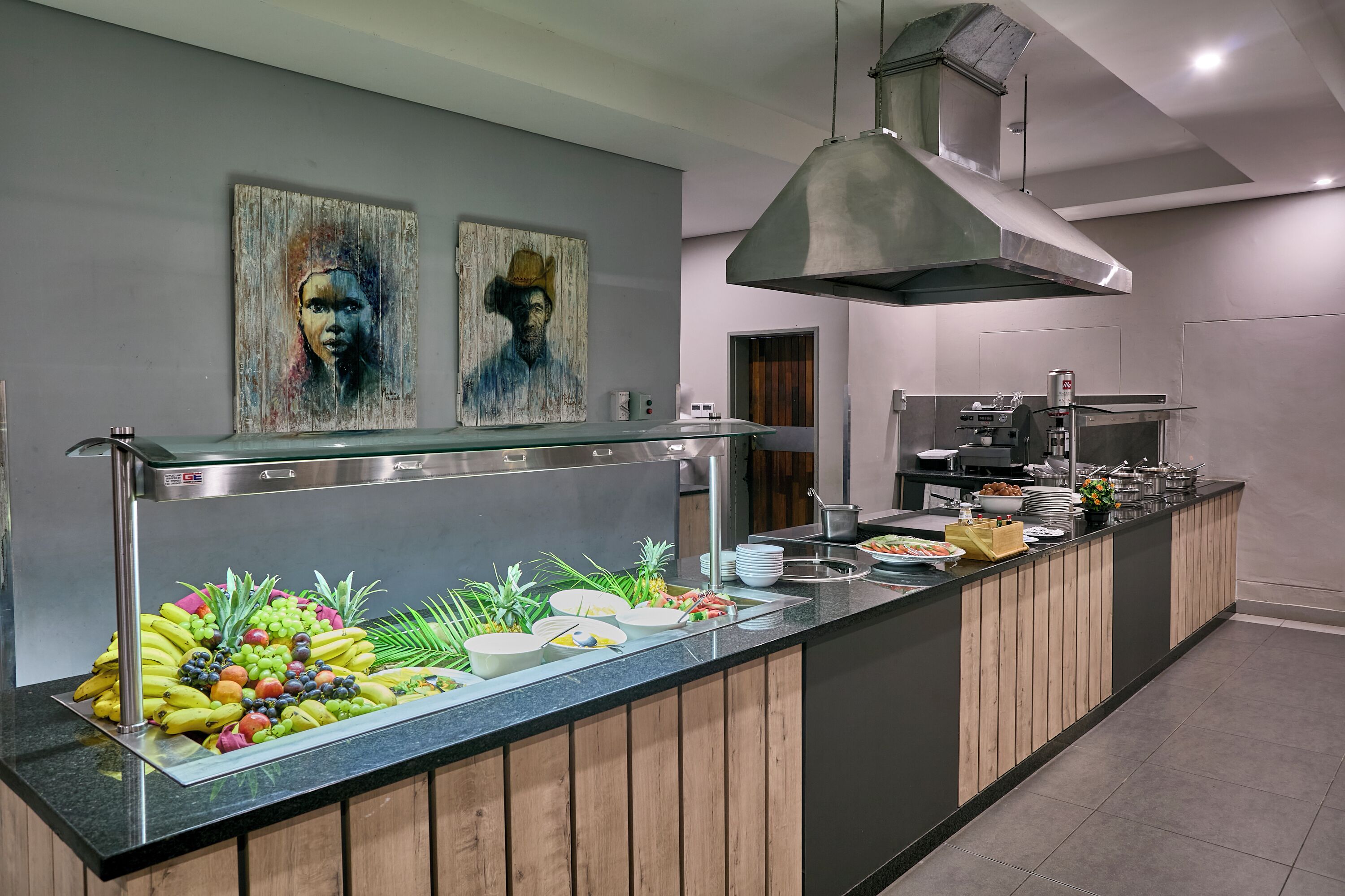 Desayuno buffet diario (BWP 150.00 por persona)