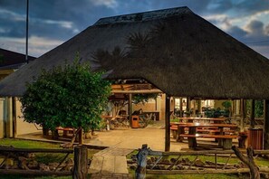 Terrace/patio - Kalahari Arms Hotel (Ghanzi)