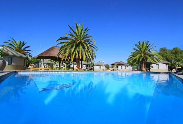 Outdoor pool, open 8 AM to 7 PM, pool umbrellas, sun loungers - Kalahari Arms Hotel (Ghanzi)