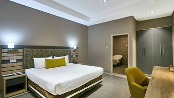 Chambre Double Exécutive | Minibar, décoration personnalisée, ameublement personnalisé, bureau