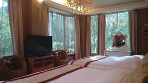 Desk, blackout curtains, iron/ironing board, free WiFi - Yun Shan Shui Yi Cui Hsuan Resort (Shoufeng)