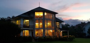 Front of property – evening/night - Yun Shan Shui Yi Cui Hsuan Resort (Shoufeng)