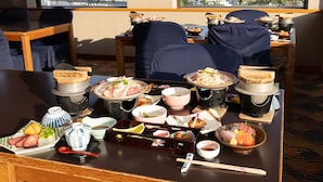 A dining table with various dishes and a view of the outdoors. - Atami New Fujiya Hotel (Atami)