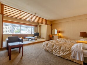 Japanese-Western style room [Twin & 7.5-tatami mat], Non Smoking | In-room safe, desk, bed sheets - Atami New Fujiya Hotel (Atami)