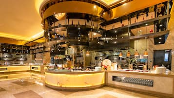 供应午餐和晚餐,中国菜