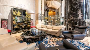 Coin salon dans le hall