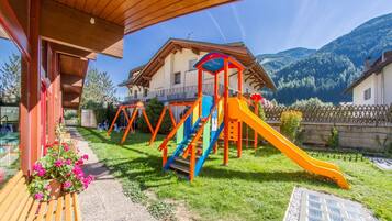 Außen-Kinderspielplatz