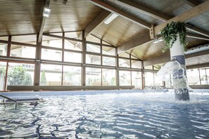 Indoor pool, sun loungers - Hotel Adler (Valle Aurina)