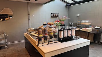 每日供應歐陸早餐 (每人 EUR18.50)