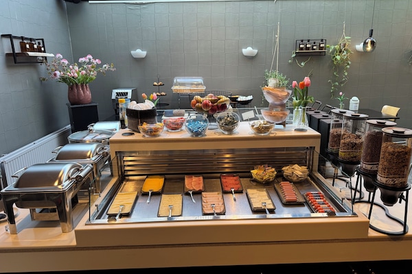 Daily continental breakfast for a fee