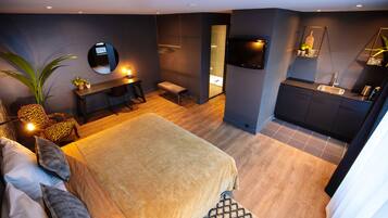 Comfort Double Room, Kitchenette | 1 bedroom, minibar, individually decorated, individually furnished