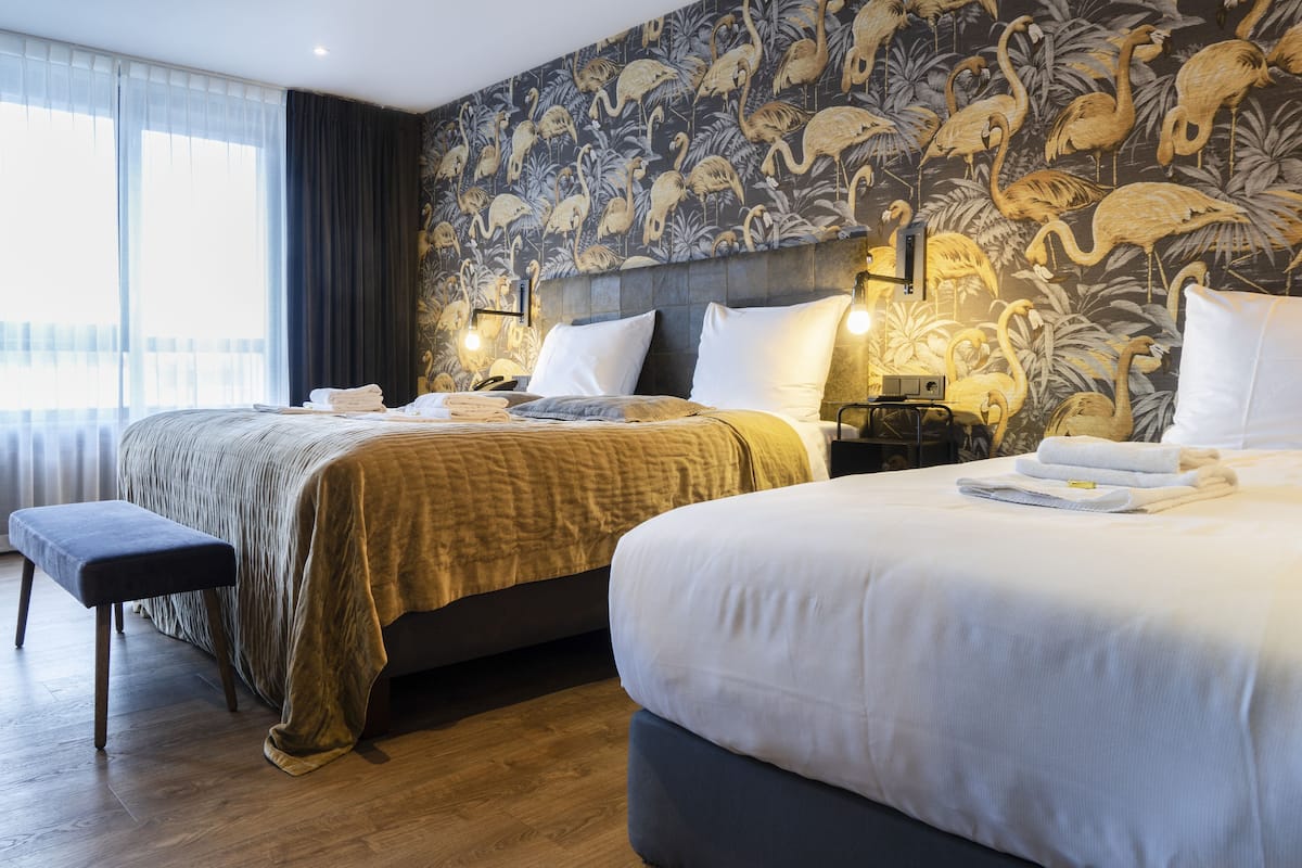 Tremannsrom – comfort, tekjøkken | 1 soverom, minibar, skrivebord og strykejern/-brett