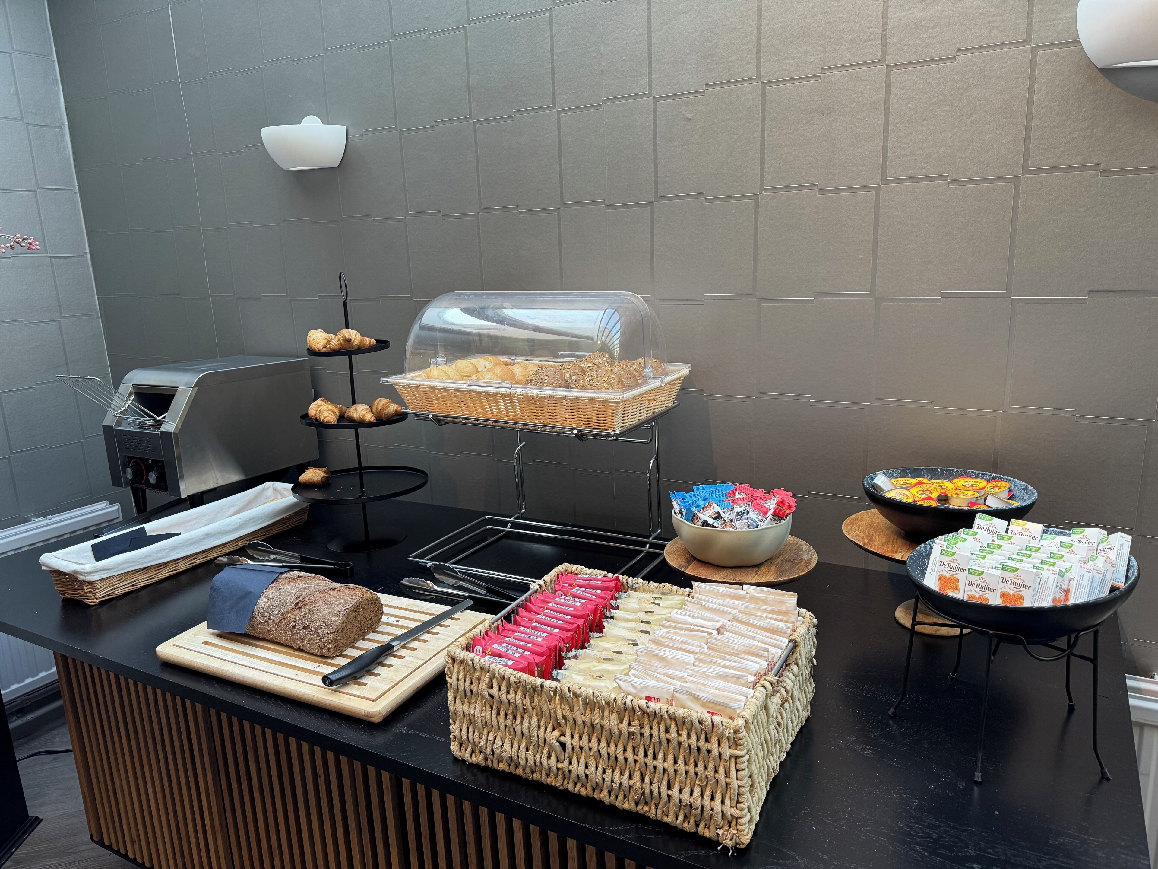 daily continental breakfast (eur 18.50 per person)