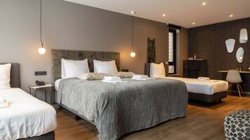 Familie studio suite, kitchenette, uitzicht op stad | 1 slaapkamer, een minibar, individueel gedecoreerd