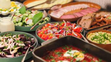 Free daily buffet breakfast
