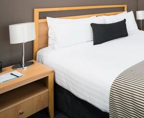 Iron/ironing board, free WiFi, bed sheets - The Woden Hotel (Phillip)
