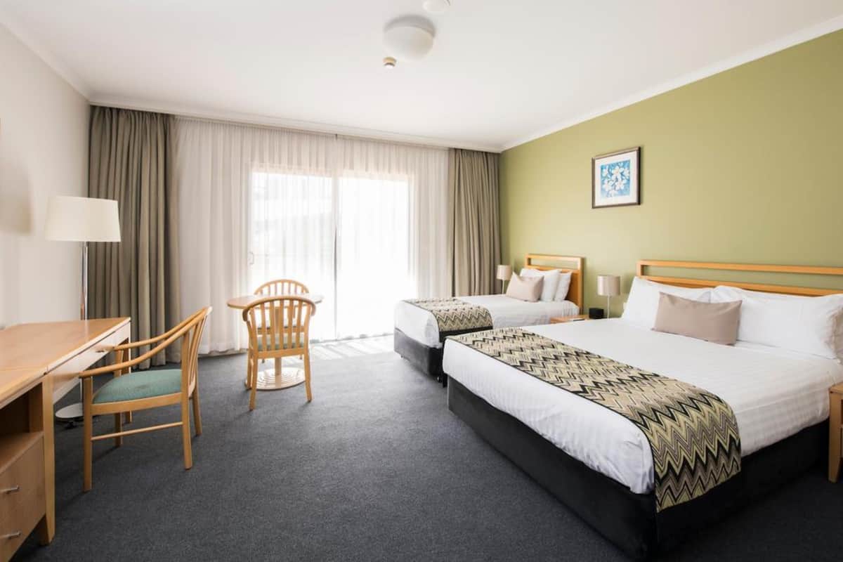 Iron/ironing board, WiFi (free), bed sheets