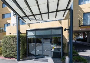 Property entrance - The Woden Hotel (Phillip)