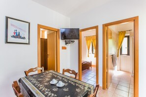 Apartment, 2 Schlafzimmer (rustico) | Essbereich im Zimmer