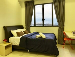 2 Schlafzimmer, Schreibtisch, Bügeleisen/Bügelbrett, Babybetten